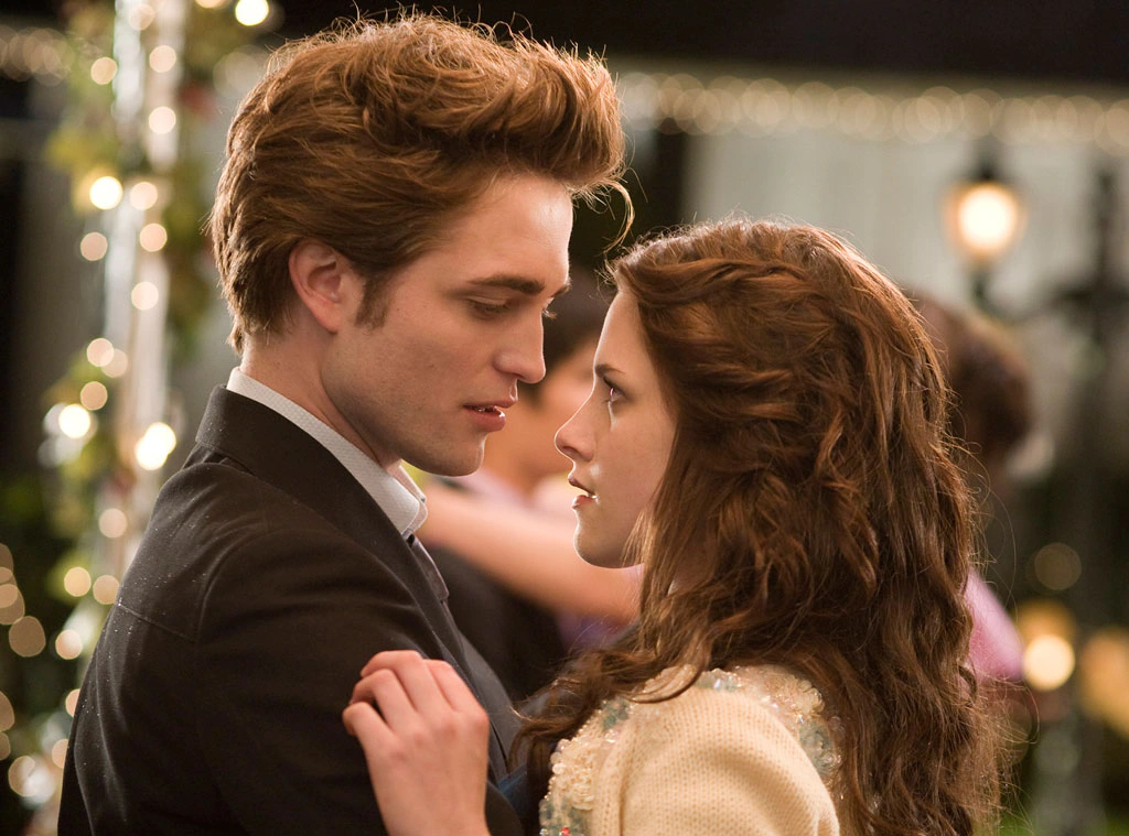 twilight edward Collin and bella dancing
